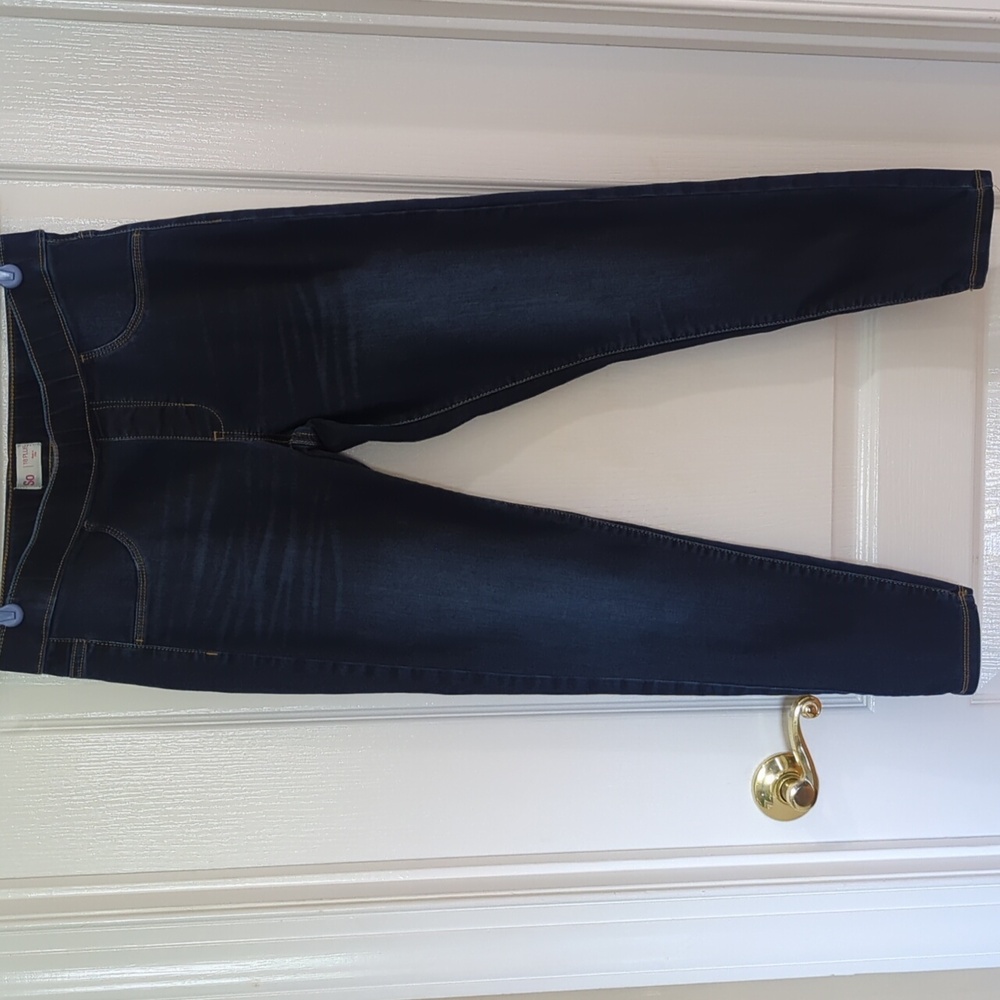 Girls plus skinny jeans